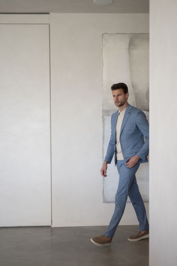 610 LIGHT BLUE