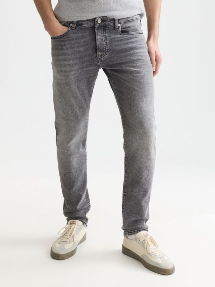  030 LAZY GREY