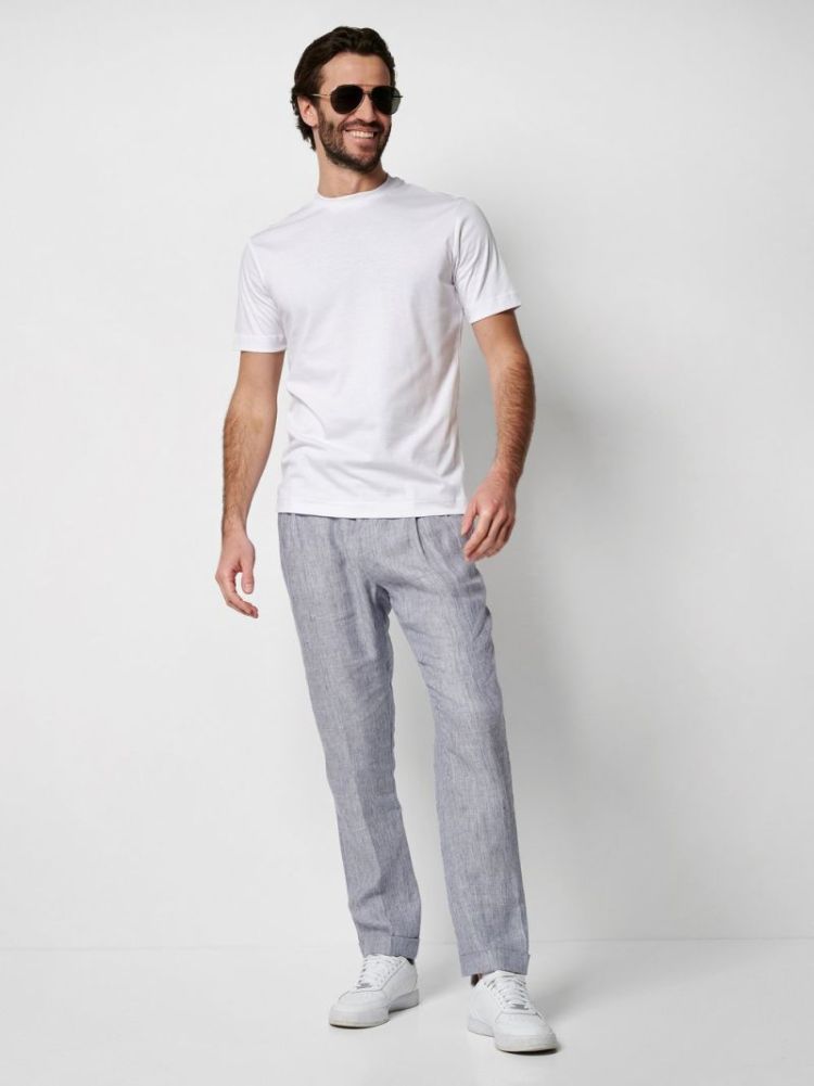  002 WHITE